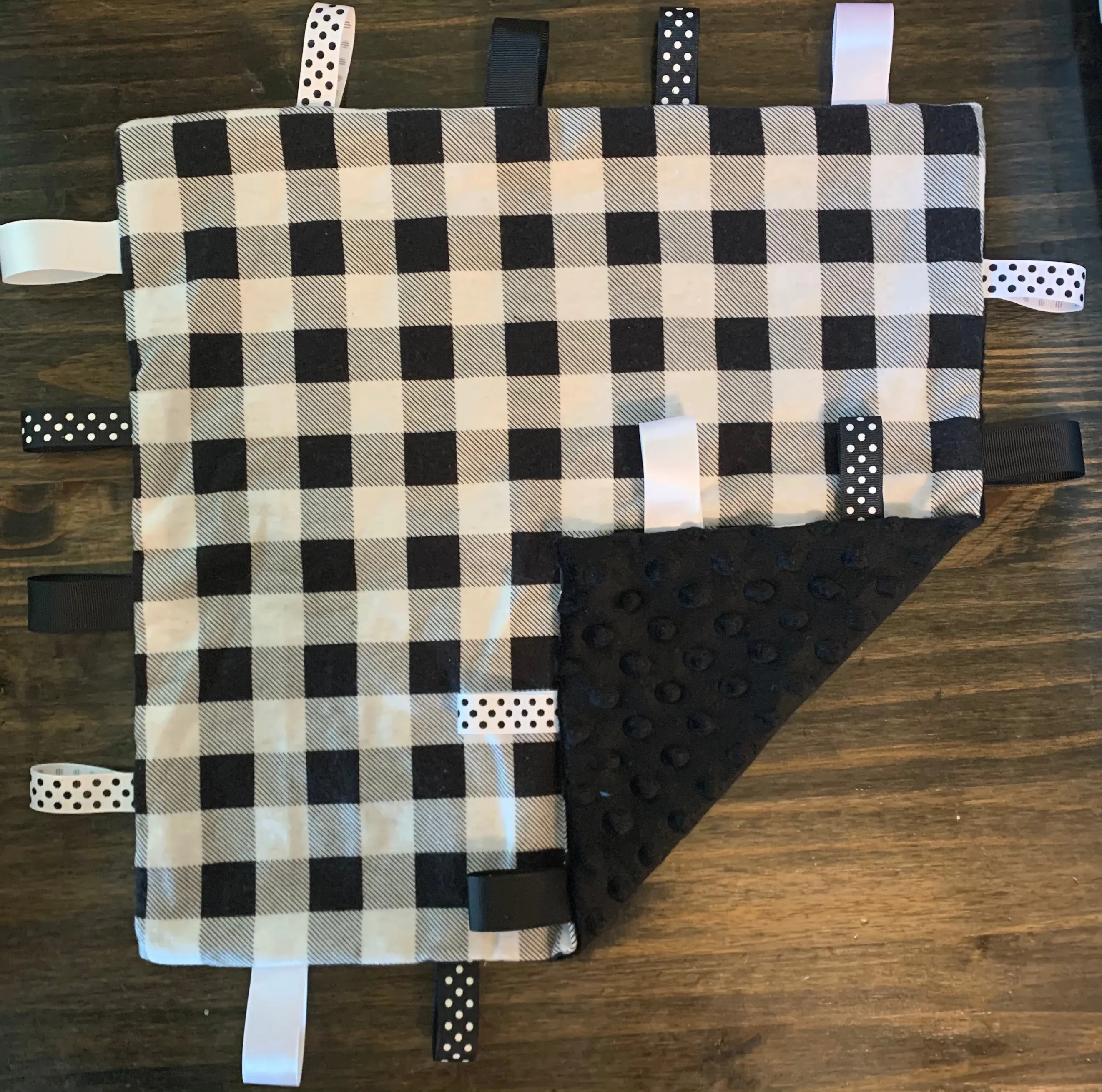 Black Plaid Taggie Blanket