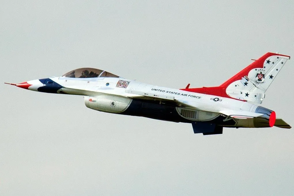 Freewing F-16C Super Scale Thunderbirds High Performance 90mm EDF Jet - PNP