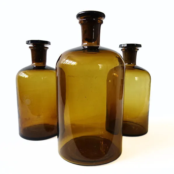 Mobler Vintage brown/yellow glass medicine bottle with lid, "Resitent 1000ml F69" medium size from Sweden early 1900s