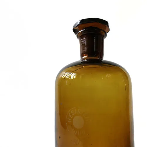 Mobler Vintage brown/yellow glass medicine bottle with lid, "Resitent 1000ml F69" medium size from Sweden early 1900s