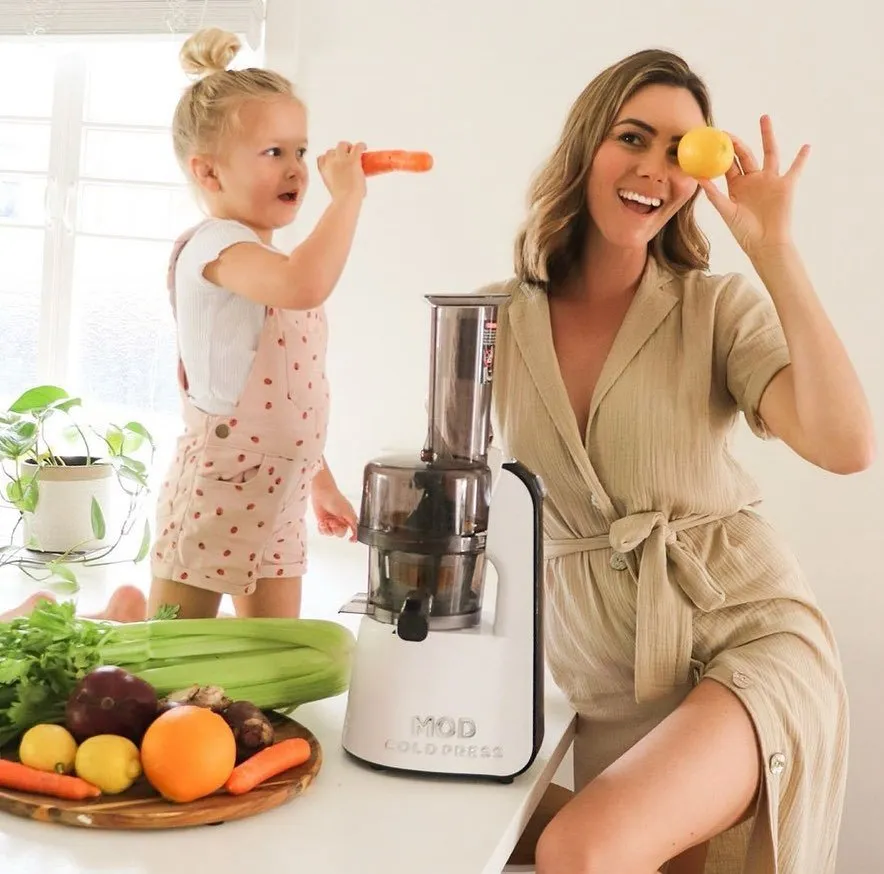 MOD Cold Press Juicer   Wellness Bundle and Free Icy Pole Mould